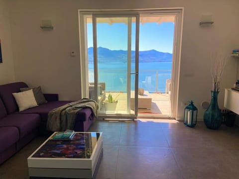 Piccolo paradiso vista lago con piscina privata Apartment in Province of Brescia