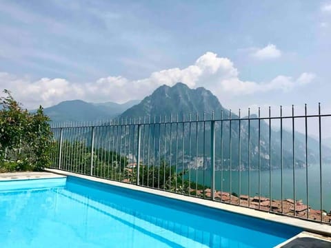 Piccolo paradiso vista lago con piscina privata Apartment in Province of Brescia