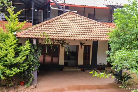 Property building, Day, Garden, Garden view