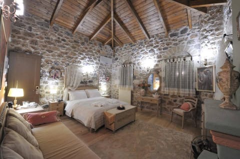 Bed, Seating area