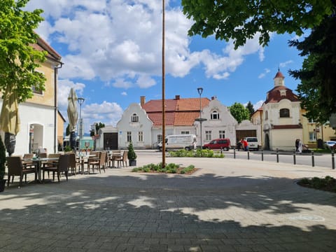 Property building, Neighbourhood, City view, Street view, Location