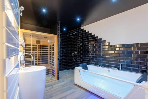 Bayeuzen - Le Baldaquin - Nuitée avec Spa Privatif Apartment in Bayeux