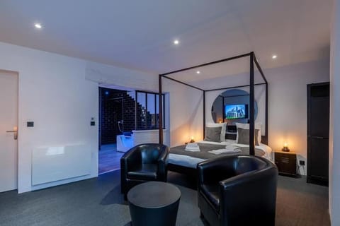 Bayeuzen - Le Baldaquin - Nuitée avec Spa Privatif Apartment in Bayeux