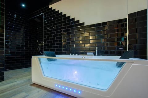 Bayeuzen - Le Baldaquin - Nuitée avec Spa Privatif Apartment in Bayeux