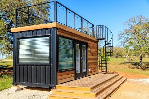 New Wilderness Hideout-Cozy Container Home House in Fredericksburg