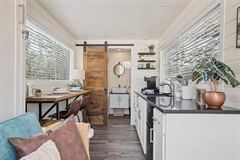 New! Luxury Shipping Container The Desert Escape House in Fredericksburg