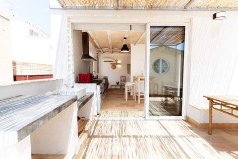 Balcony/Terrace, Kitchen or kitchenette, Seating area, Dining area
