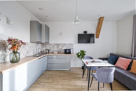 TV and multimedia, Kitchen or kitchenette, Seating area