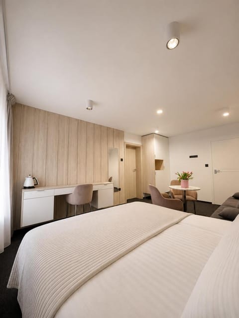 Bed, Photo of the whole room, Bedroom, hair dresser