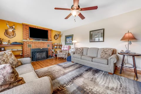 Turnpike Traditional House in Banner Elk