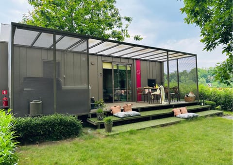 Property building, Patio, Garden, Balcony/Terrace