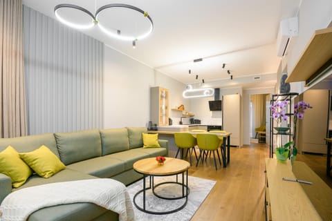 Kitchen or kitchenette, Living room