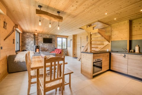 TV and multimedia, Kitchen or kitchenette, Living room, Seating area, Dining area, oven, pet friendly, stove