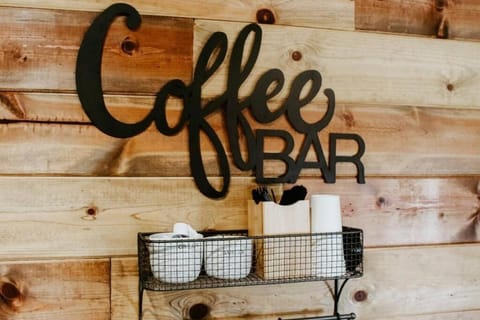 Muskogee Guest FavoriteHuge YardCoffee Bar! House in Muskogee