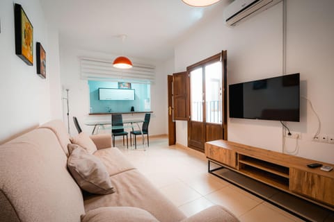 Communal lounge/ TV room, Photo of the whole room, Dining area