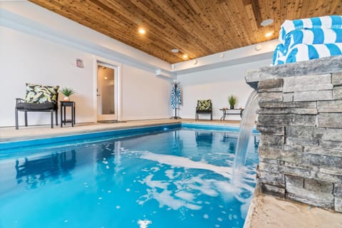 Swimming pool, towels