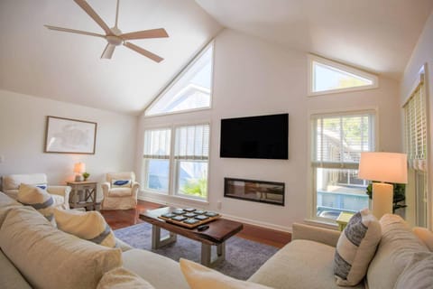 Love Blooms Here House in Wild Dunes