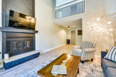 Niceville Retreat with Boat Dock, Golf Course and Pool House in Niceville