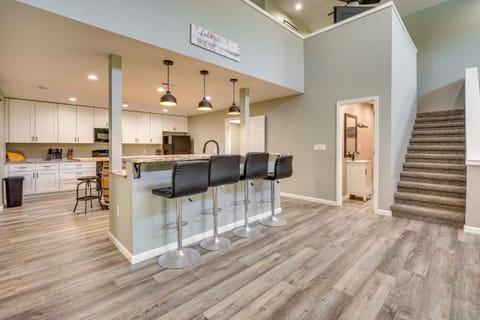 Waterfront Buckeye Lake Vacation Rental with Hot Tub House in Ohio