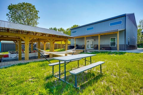 Waterfront Buckeye Lake Vacation Rental with Hot Tub House in Ohio