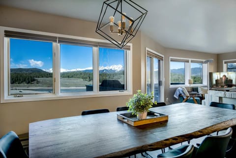 Lake Dillon Retreat Townhome: Panoramic Lake, Mountain Views Apartment in Dillon