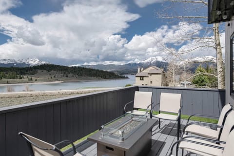 Lake Dillon Retreat Townhome: Panoramic Lake, Mountain Views Apartment in Dillon