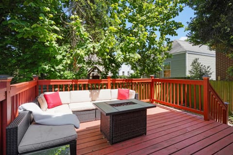 Patio, Seating area, fireplace