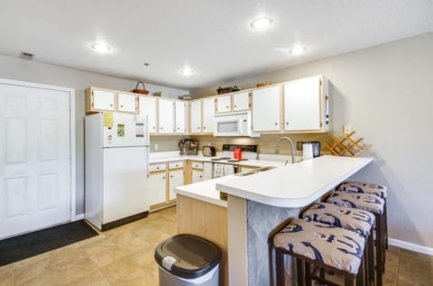 Osage Beach Vacation Rental with Main Channel Views! Apartment in Osage Beach