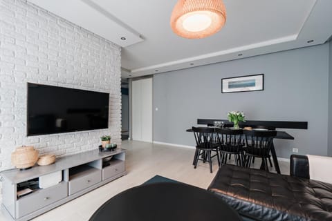 Communal lounge/ TV room, TV and multimedia, Living room, Dining area