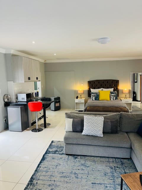 Bed, Living room, Photo of the whole room, Bedroom