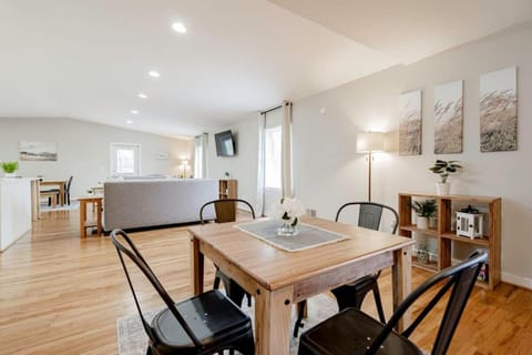 Mins to USC Hospital Zoo Columbia Duet-Unit B House in West Columbia