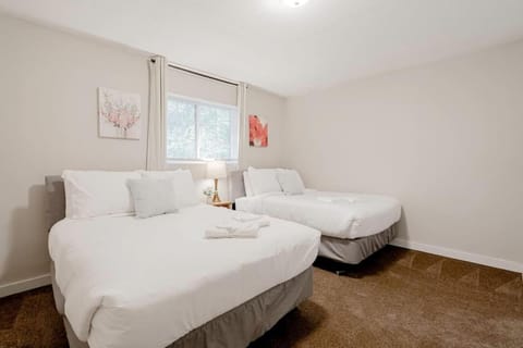 Mins to USC Hospital Zoo Columbia Duet-Unit B House in West Columbia