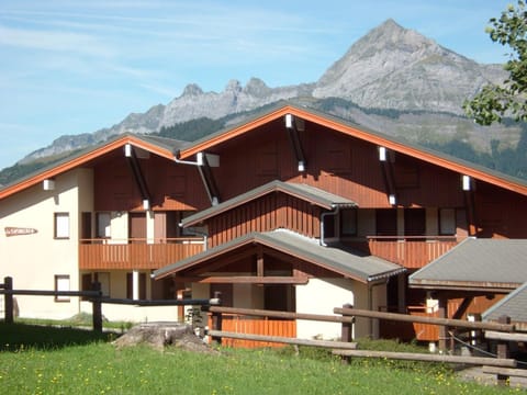 Studio confortable 4 pers, proche pistes, centre et commerces - FR-1-733-56 Apartment in Haute-Savoie