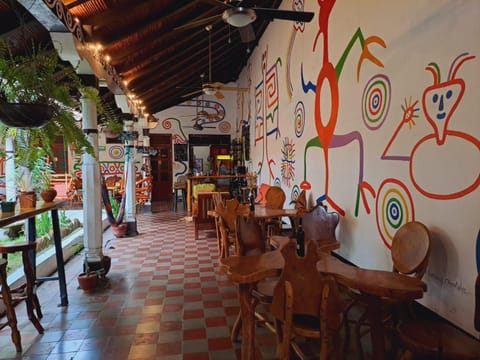 Restaurant/places to eat, Lounge or bar, Banquet/Function facilities
