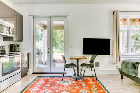 Owl Creek Studio Hotel in Stevenson