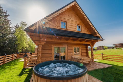 Property building, Spring, Day, Natural landscape, Hot Tub, View (from property/room), Balcony/Terrace, Garden view, Mountain view, Area and facilities, locker