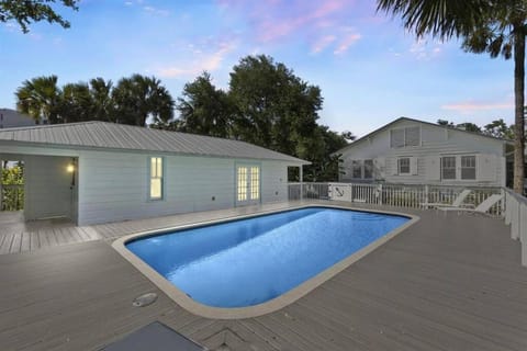 Swimming pool