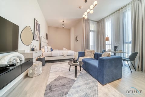 Bed, Living room, Photo of the whole room, Seating area, Bedroom
