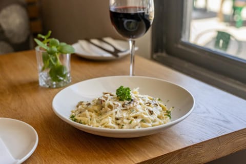 Food and drinks, Food, Lunch, Dinner, Drinks, Alcoholic drinks