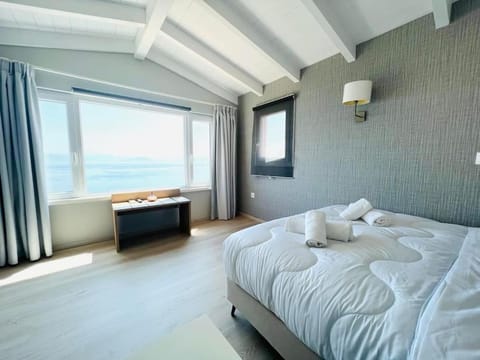 Bed, Photo of the whole room, Bedroom, Sea view