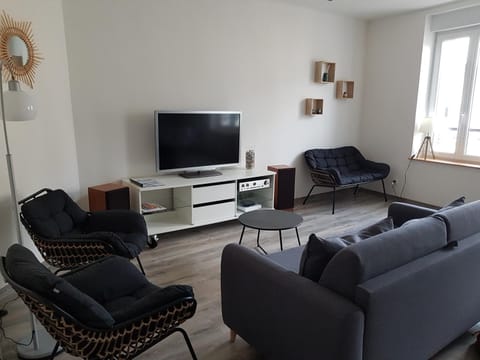 TV and multimedia, Living room, furniture, internet
