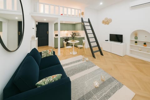 TV and multimedia, Kitchen or kitchenette, Living room, air conditioner