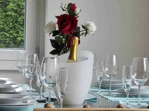 Food and drinks, Dining area, Food, Drinks, Alcoholic drinks