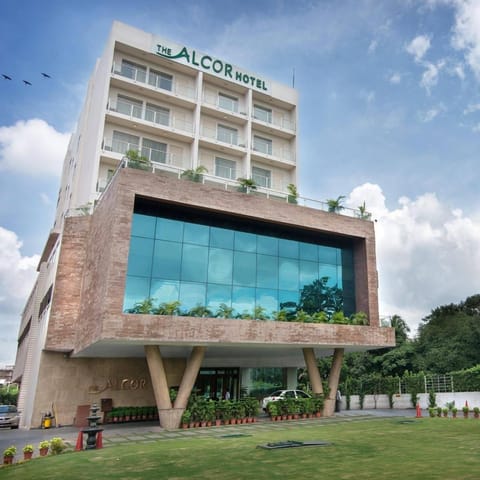 Property building, Facade/entrance, Garden view