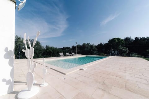 Pool view, Swimming pool, sunbed
