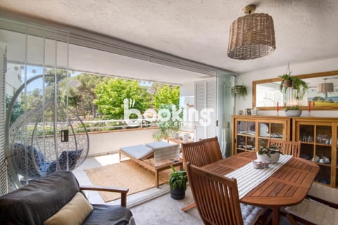Patio, Day, Balcony/Terrace, Dining area