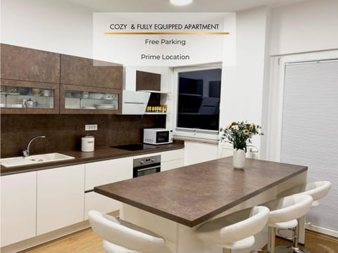 Kitchen or kitchenette, Dining area, minibar, pet friendly, stove