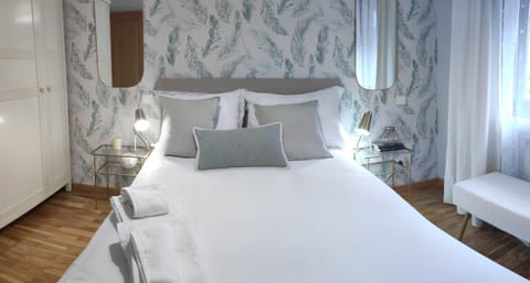 Bed, Photo of the whole room, Bedroom, wardrobe