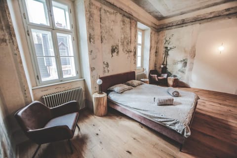 Seating area, Bedroom, internet, towels