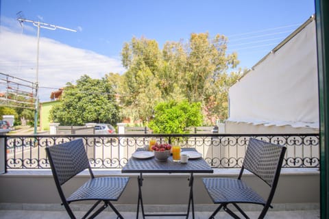 Patio, Day, Balcony/Terrace